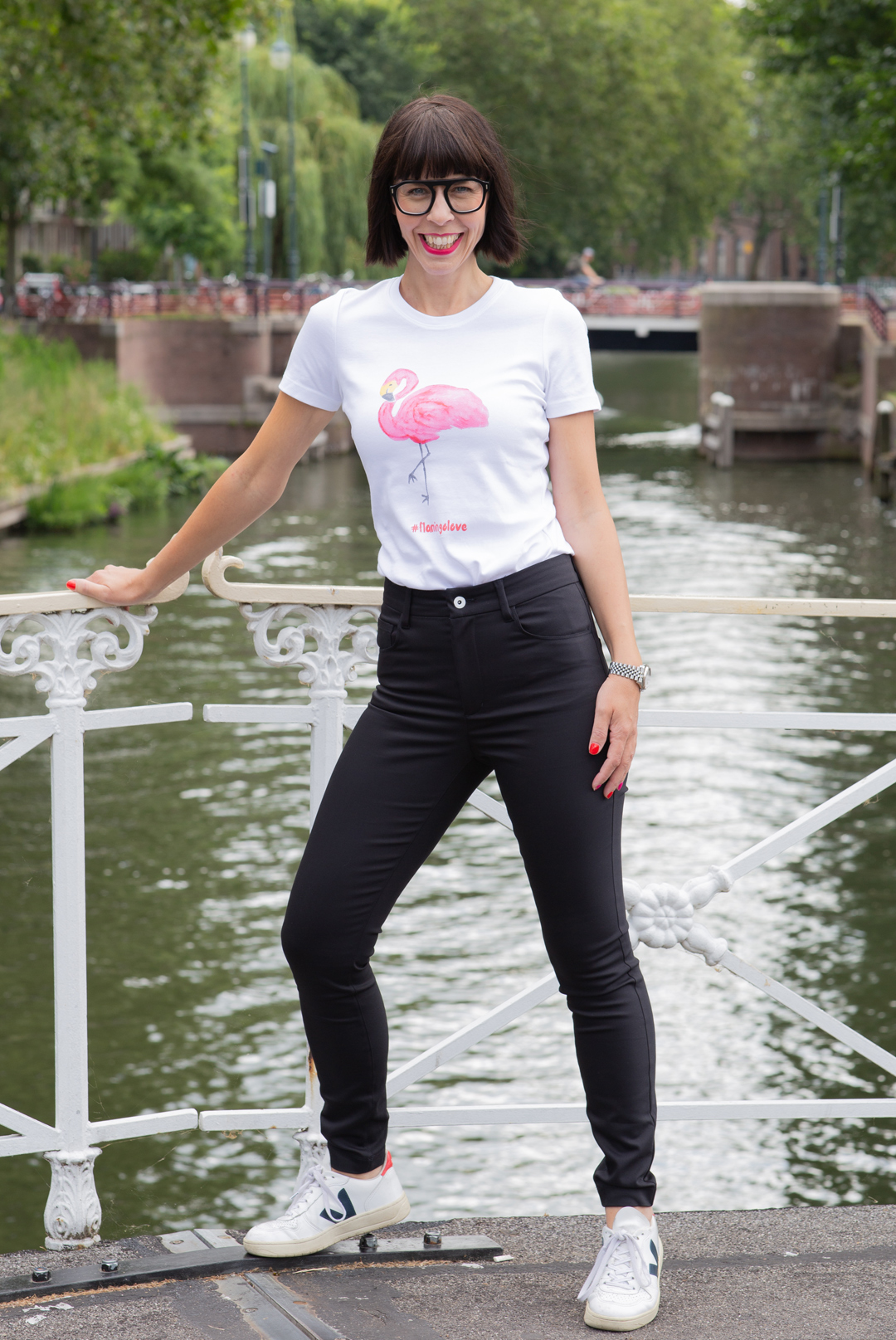 Weißes T-Shirt mit einem rosaroten Flamingo - das eigene designte T-Shirt