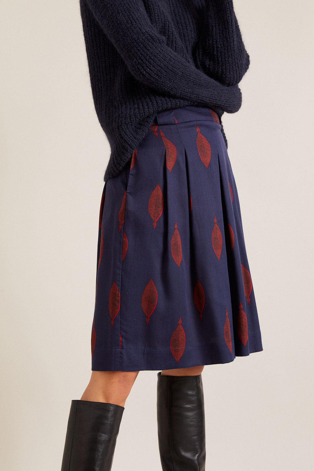 Fair Fashion Faltenrock mit Print für ein elegantes Herbst Outfit
